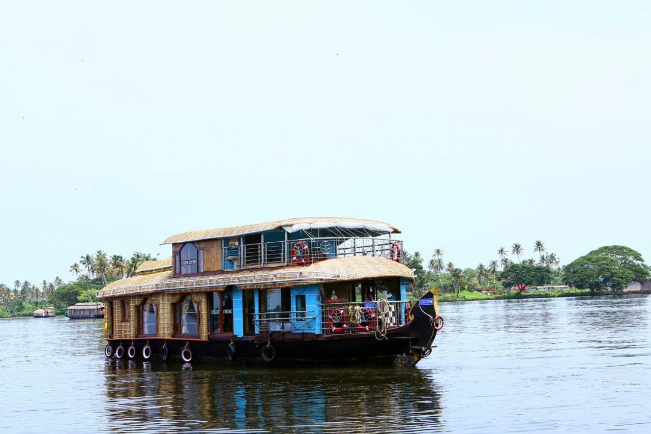 Marari Houseboat Hotel Mararikulam Exterior foto