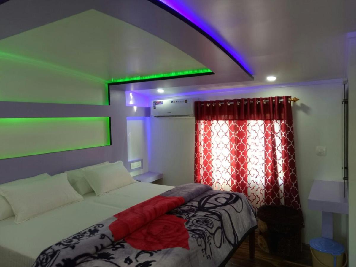 Marari Houseboat Hotel Mararikulam Exterior foto