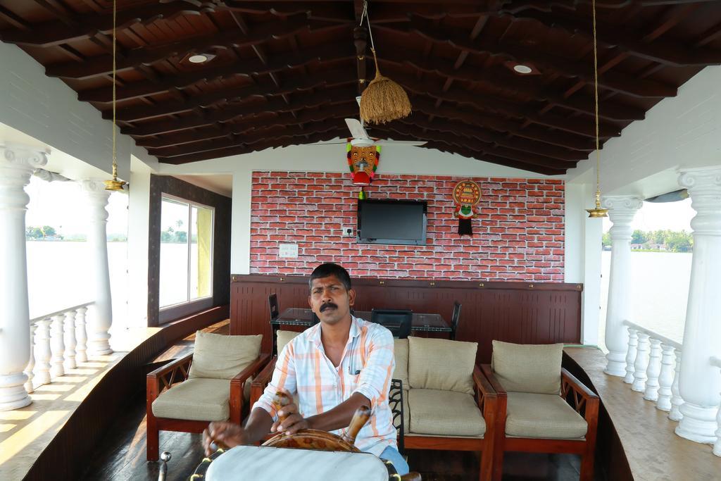 Marari Houseboat Hotel Mararikulam Exterior foto