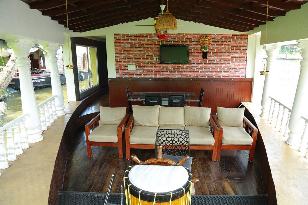 Marari Houseboat Hotel Mararikulam Exterior foto