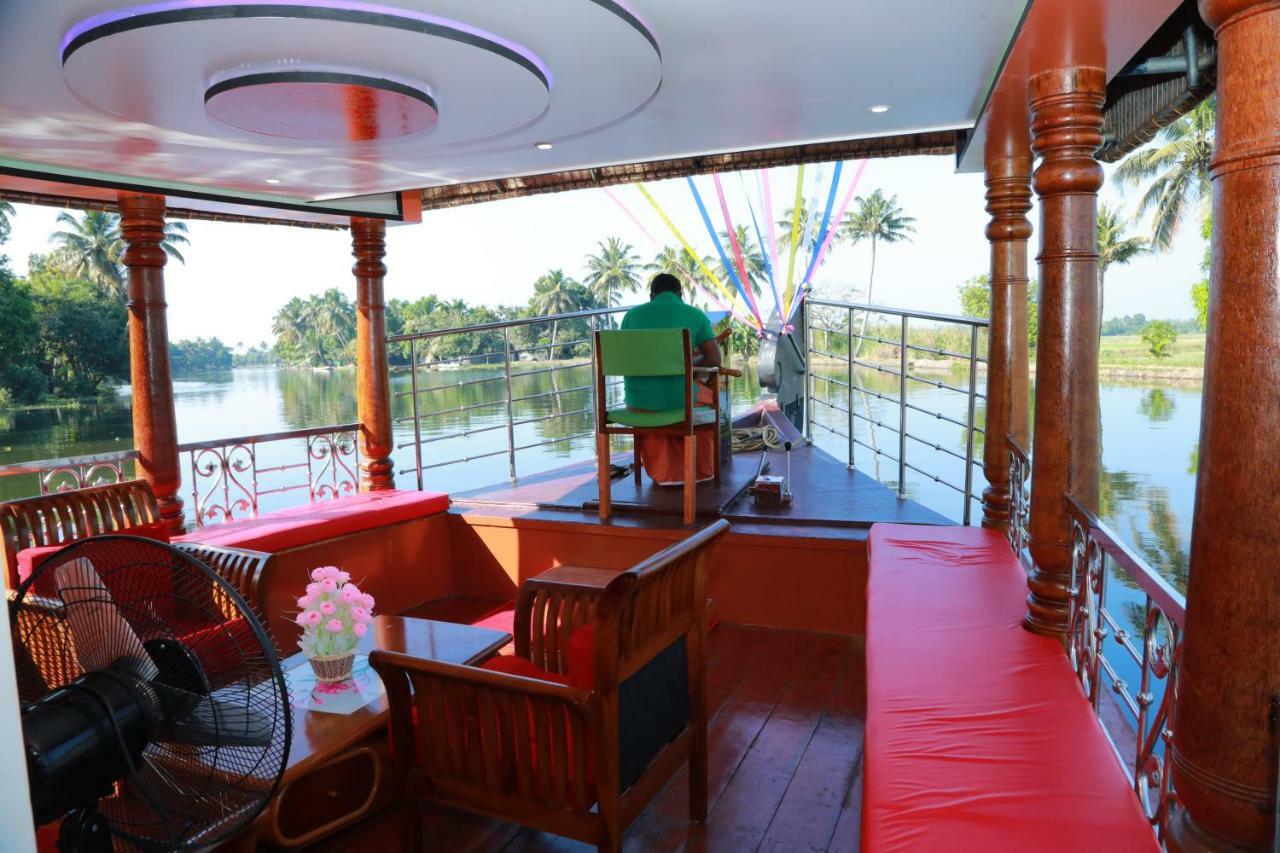 Marari Houseboat Hotel Mararikulam Exterior foto